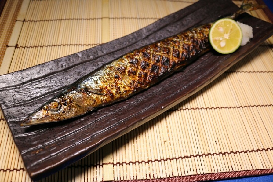 秋刀魚の炭火焼きの画像