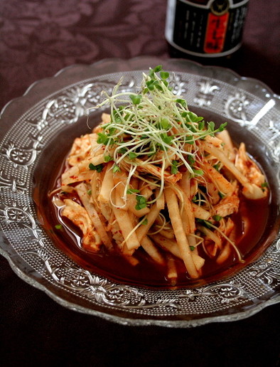 梨ジャムで大根と鶏肉の韓国風サラダの写真