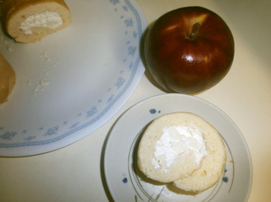 林檎クリームロールケーキの写真