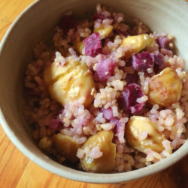 栗と紫芋のご飯の画像