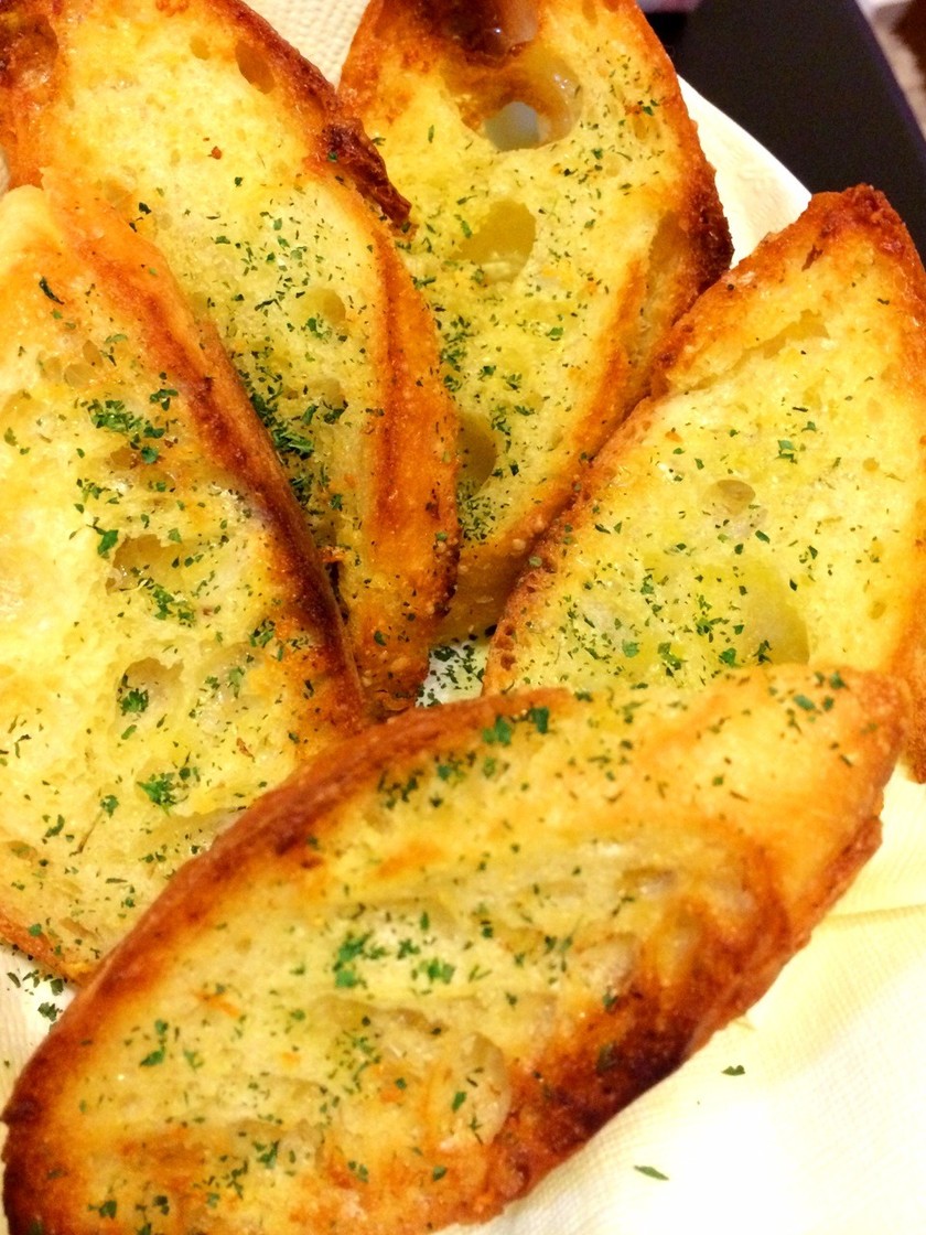 簡単！美味しい！ガーリックトースト by megu2480 【クックパッド】 簡単おいしいみんなのレシピが357万品