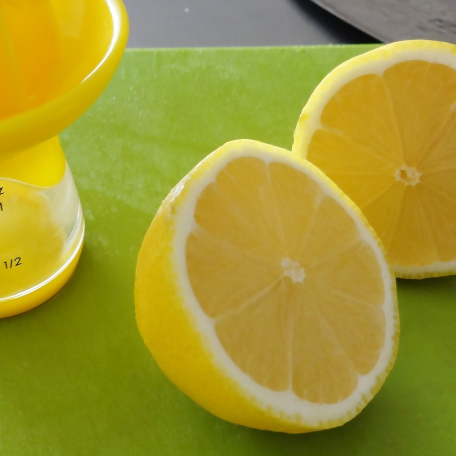 レモンを最大限に搾る方法の画像