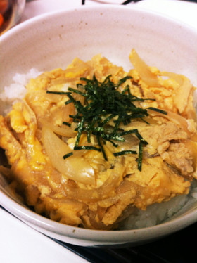 卵と玉ねぎだけ‼簡単☆節約☆たまご丼☆