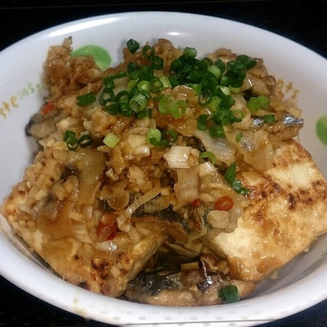 簡単♪秋刀魚と豆腐のネギソース炒め