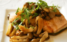 鮭ときのこのバターソテー