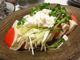 トマトと豆腐のサンドイッチサラダ