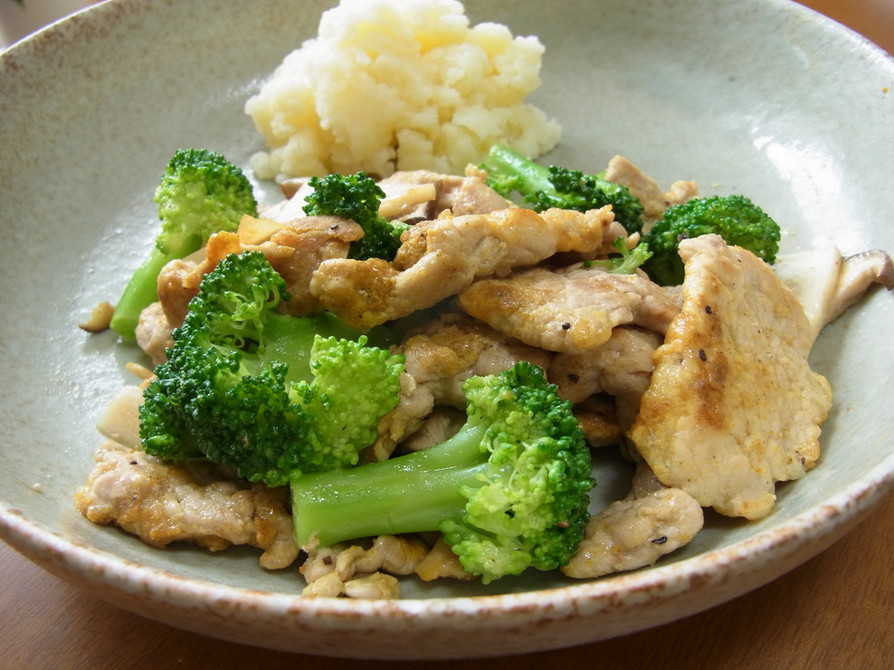 豚肉と野菜のカレー炒めじゃがいも添えの画像