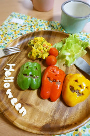 mハロウィンに♪レンジDEパプリカの肉詰の写真