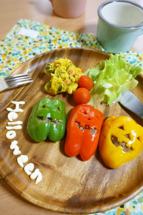 mハロウィンに♪レンジDEパプリカの肉詰