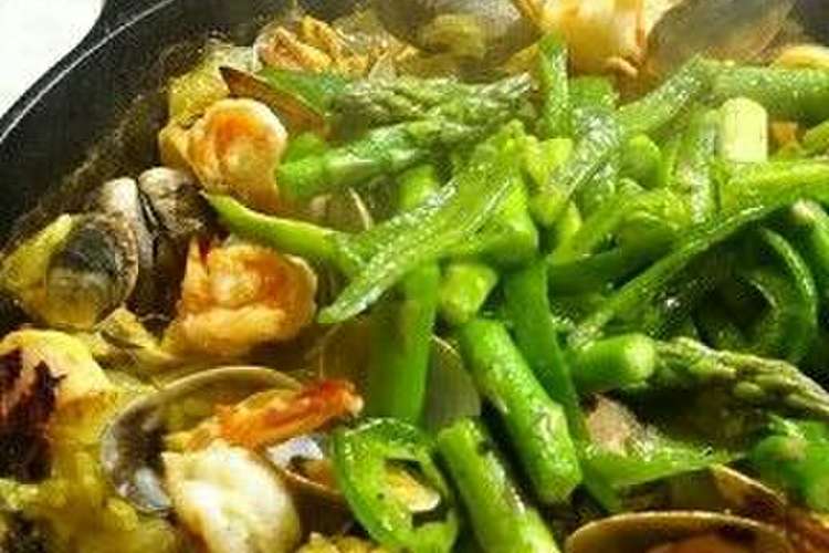 スキレット 鉄鍋でつくる本格 パエリア レシピ 作り方 By Kuragenoie クックパッド