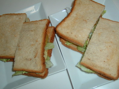 カジキマグロのカレーソテーサンドイッチの写真