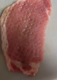 厚切りの豚ロース肉を柔らかくする方法