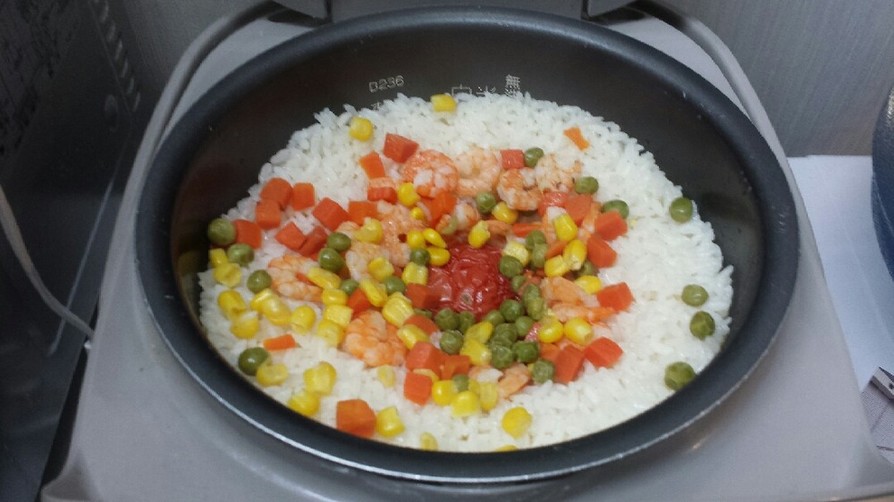 トマト丸ごと炊き込みご飯  炊飯器の画像