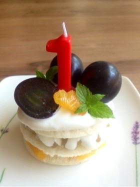1歳の誕生日ケーキ(苺のない時期に)の画像