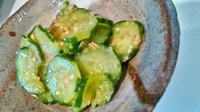 簡単!きゅうりの味噌揉み、削り節入り。