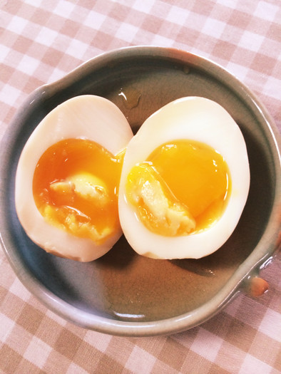 簡単！味付き半熟卵の写真