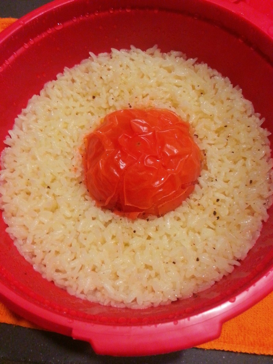電子レンジ圧力鍋で作るトマト丸ごとピラフの画像