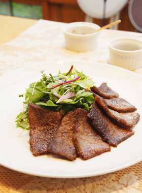 近江牛焼き肉の香草添え