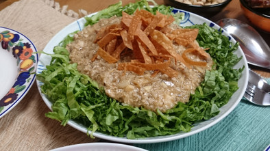 鶏挽肉と筍、椎茸のレタス包み『プースン』の写真