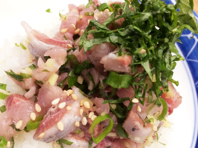 脂のりのり真イワシのタタキ丼 レシピ 作り方 By 上町池澤本店の麻美 クックパッド 簡単おいしいみんなのレシピが356万品