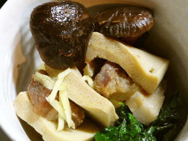 高野豆腐in豚角の煮物の画像