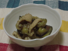 鶏皮となすの甘辛炒め