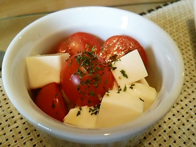 ミニトマトと豆腐のオリーブオイルがけの画像