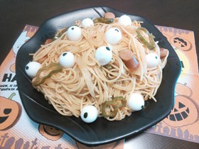 ハロウィンに★目玉いっぱいのナポリタン