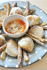 里芋とごぼうの米粉揚げ トマチーズソース