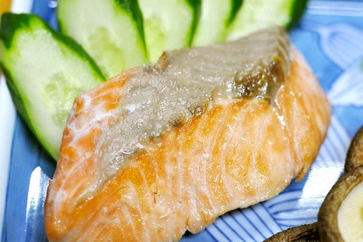 簡単 生鮭のふっくら塩焼きbyフライパン レシピ 作り方 By まめ小路まめ子 クックパッド 簡単おいしいみんなのレシピが352万品