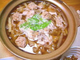安い食材で旨い!豚肉団子と大根の中華鍋
