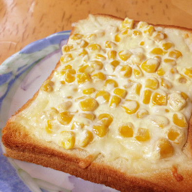 誰でも簡単に！コーンマヨチーズトーストの写真