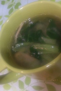 【簡単！鍋に入れるだけ】小松菜の味噌汁