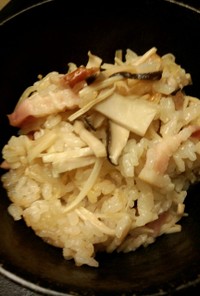 麺つゆで簡単＊ベーコンと茸の炊きこみご飯