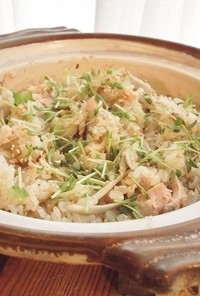 土鍋で✿鮭とゴボウの炊きおこわ