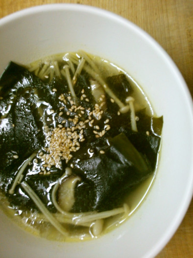 簡単 ワカメ 椎茸 えのきの 中華スープの写真