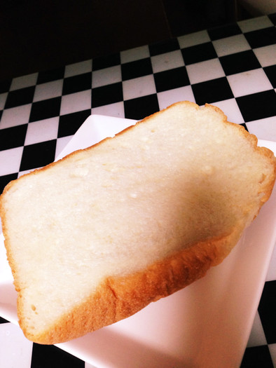 ホームベーカリーでフワフワ食パンの写真
