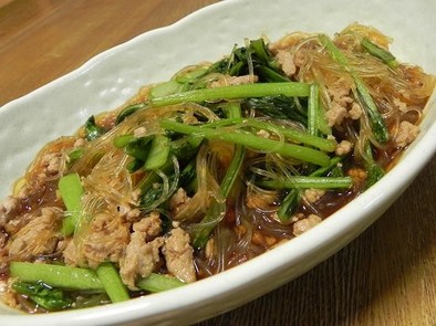 小松菜と春雨のひき肉炒め煮の写真