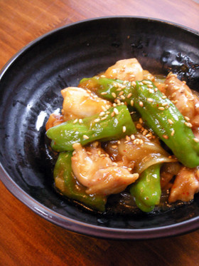 ピリ辛 鶏もも肉とししとうの甘辛炒め煮