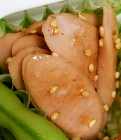魚肉ソーセージのゴマポン炒め☆簡単お弁当の写真