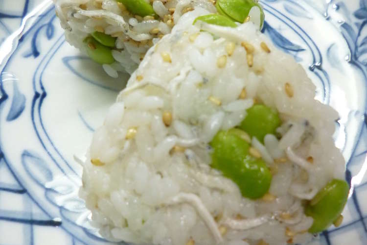 枝豆ごはんのおにぎり じゃこ 白ごま レシピ 作り方 By はーとねこ クックパッド 簡単おいしいみんなのレシピが376万品
