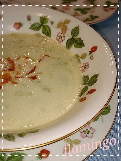 優しい味のブロッコリーのミルクスープの写真