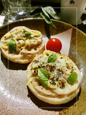 蓮根のオニオンバジルトースト