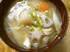 蓮根 ごぼう 里芋 油揚げの 味噌汁~♪