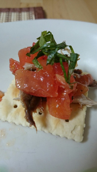 秋刀魚とトマトのブルスケッタの写真