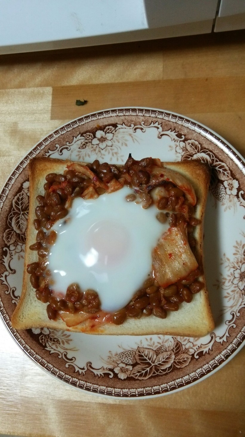 簡単絶品！朝食に納豆キムチ卵トーストの画像