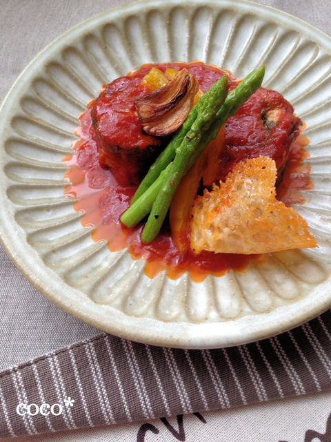 秋刀魚大葉巻きのトマトソース煮　野菜添えの画像