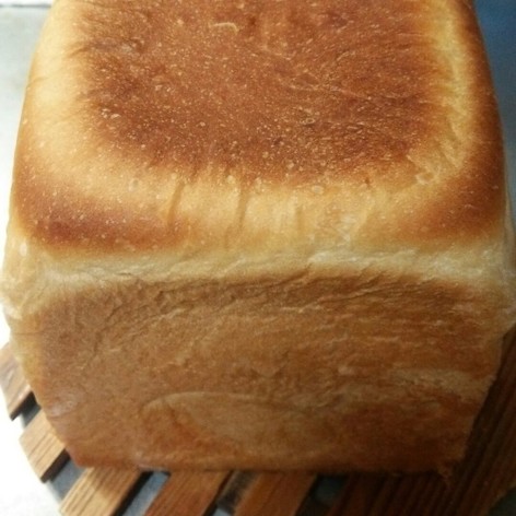 角形のほの甘い食パン