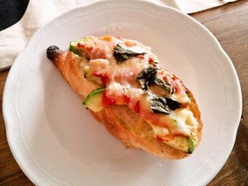 さっとアボとまトースト