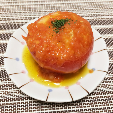 トマトと温泉たまごのチーズ焼きの写真